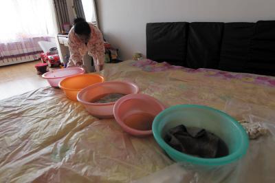 南陵楼上漏水，住户失联，小区没物管，业主维权难！律师来支招……